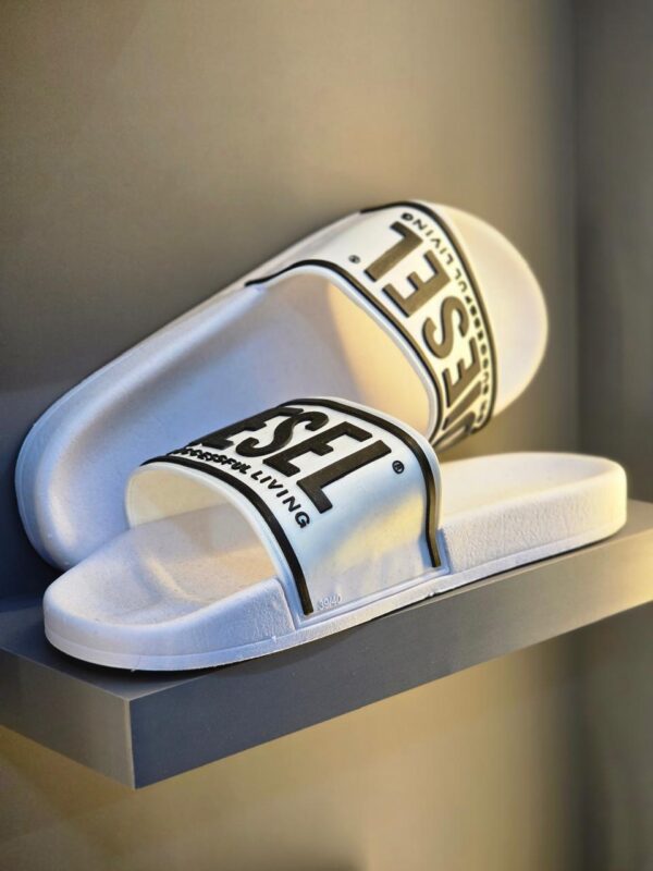 Slide Diesel - Conforto e Estilo em Cada Passo