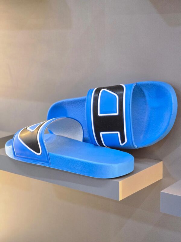 Slide Diesel - Conforto e Estilo em Cada Passo